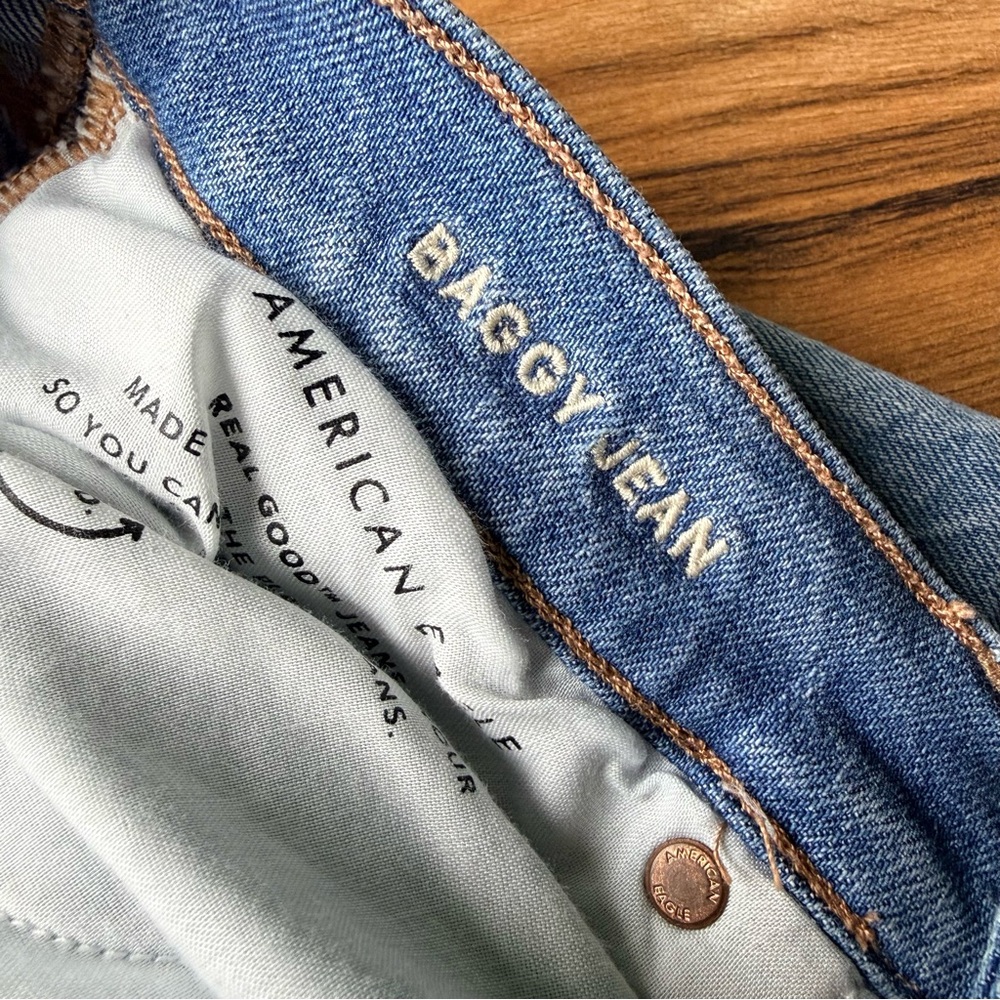 American Eagle Baggy Jean High Rise Relaxed Light Washed Rigid Denim Size 10 Reg - Picture 7 of 11